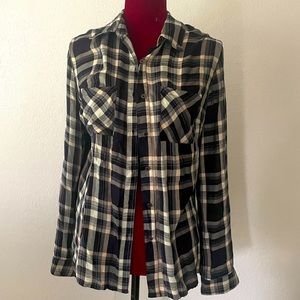 Knox Rose Plaid button down sz. M